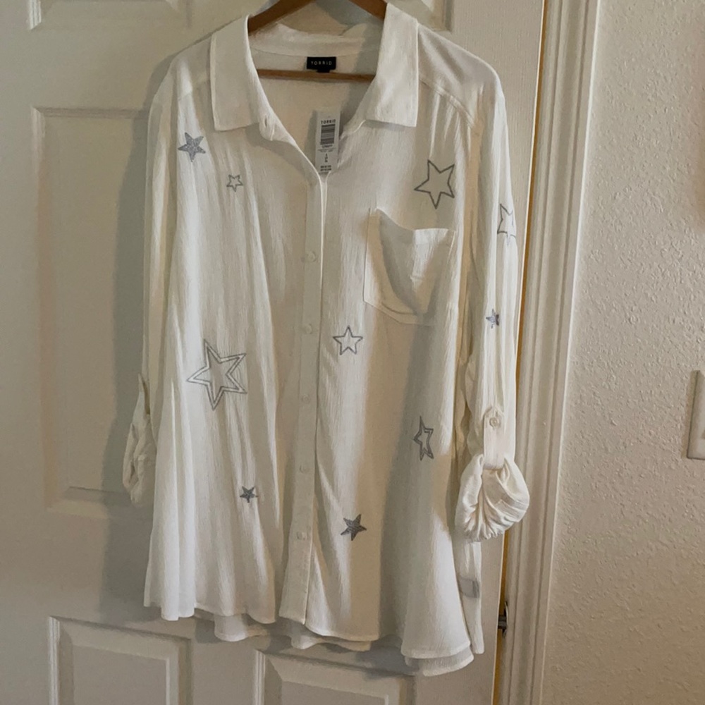 NWT Torrid white button down w/silver stars